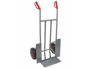 Carrello portasacco pesante portata max kg.200 - struttura: telaio curvo in acciaio tubolare verniciato ø mm.25, con ruote pneumatiche ø mm.260x85 foro ø mm.20, dimensioni pa...